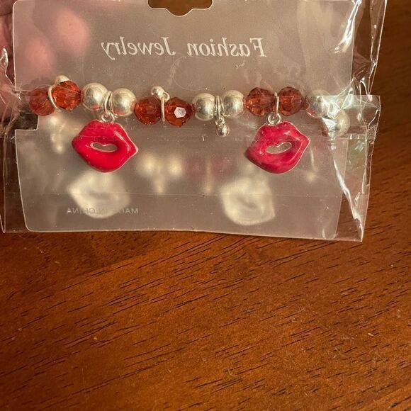 Lip Fashion Jewelry Beaded Bracelet - Picture 3 of 7